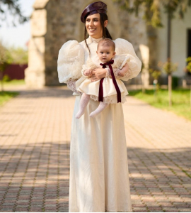 Set mama fiica Selin – rochie dama si rochita botez din panza topita